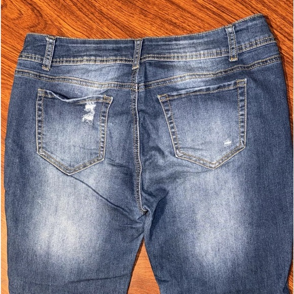 ENCORE Ankle Cropped JEANS size 15 Women’s Distressed 35” W Stretch Style# 965R - Picture 3 of 5